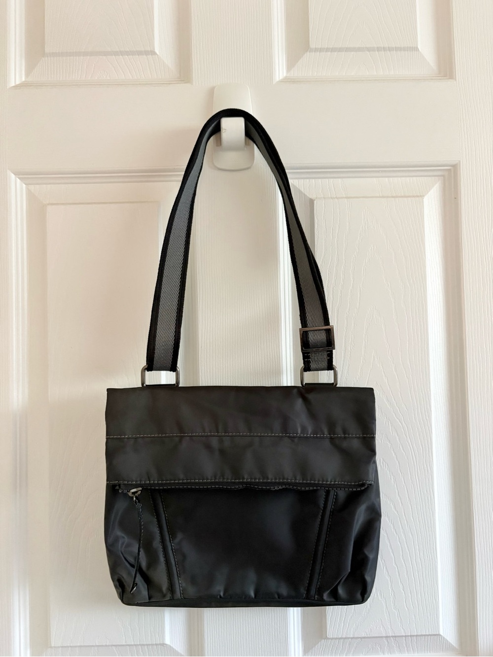 Kenneth Cole Multi-pocket Shoulder Bag